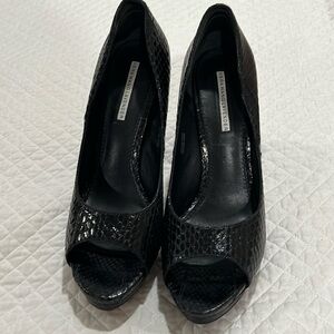 Vera Wang Lavender black platform pump. Since 9.5M